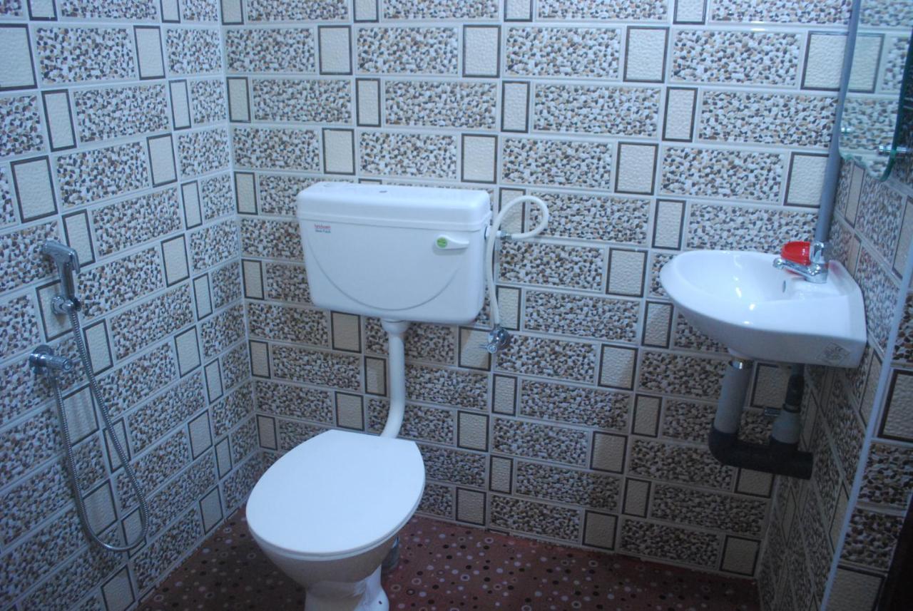 Hotel Jebasakthy Канниякумари Экстерьер фото
