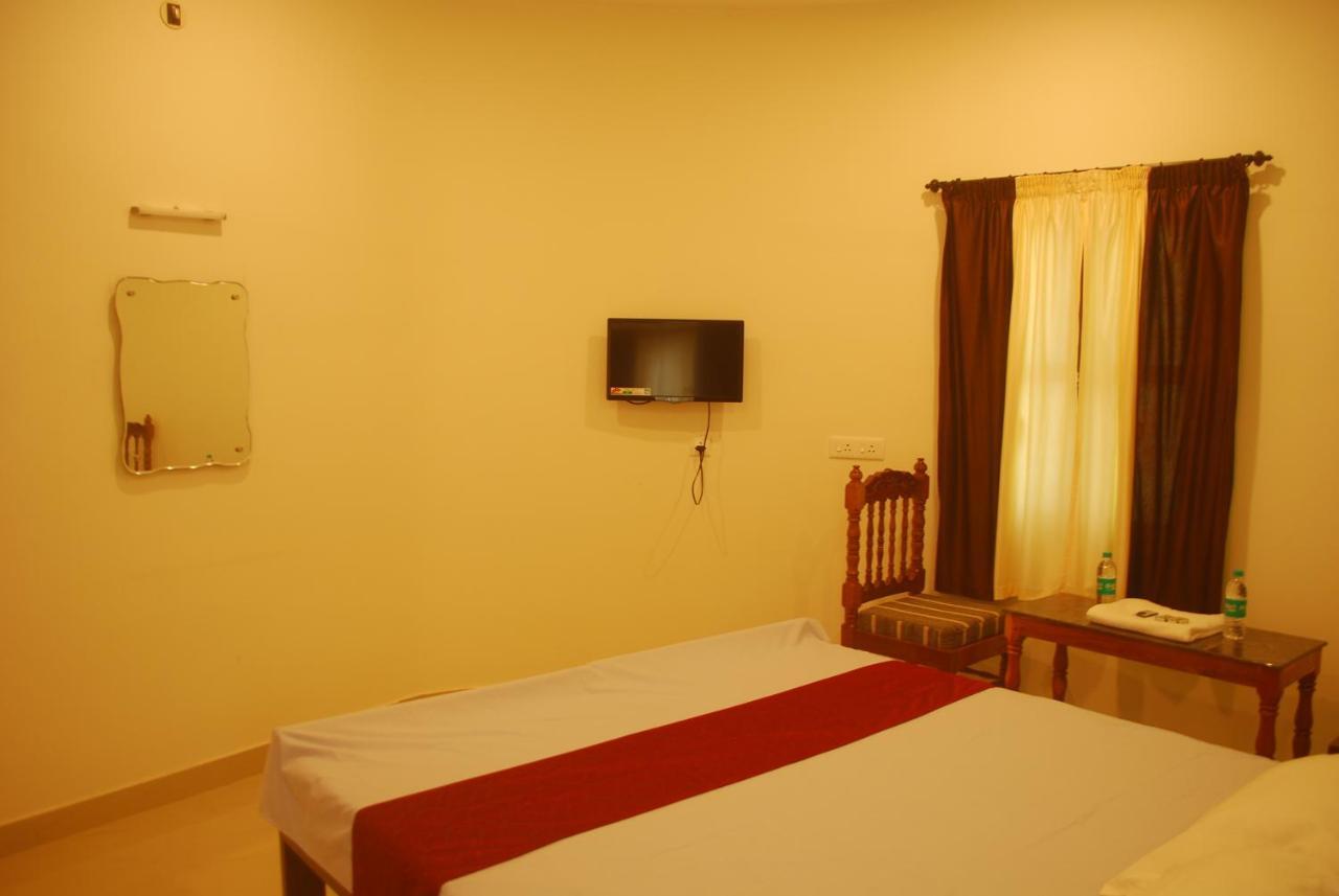 Hotel Jebasakthy Канниякумари Экстерьер фото