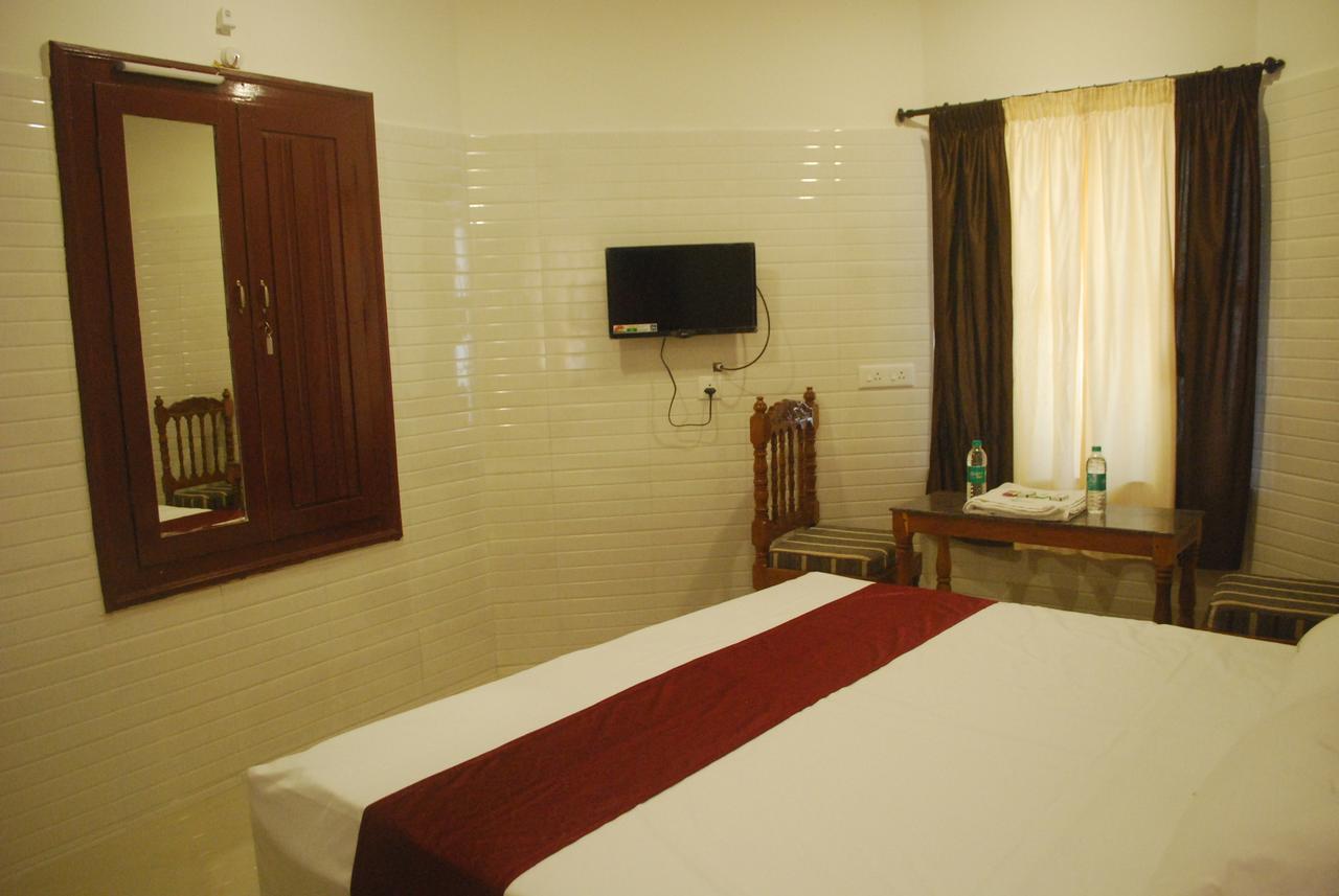 Hotel Jebasakthy Канниякумари Экстерьер фото