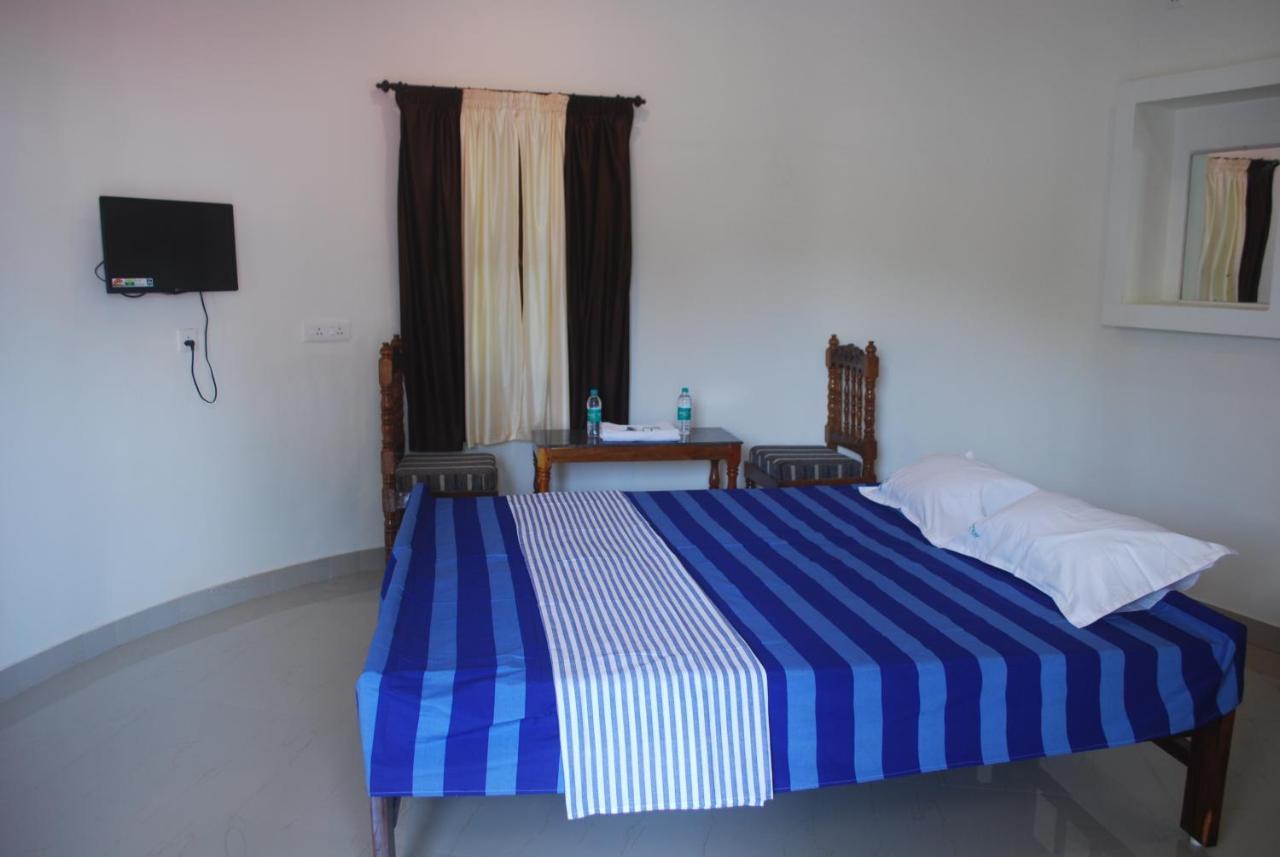 Hotel Jebasakthy Канниякумари Экстерьер фото